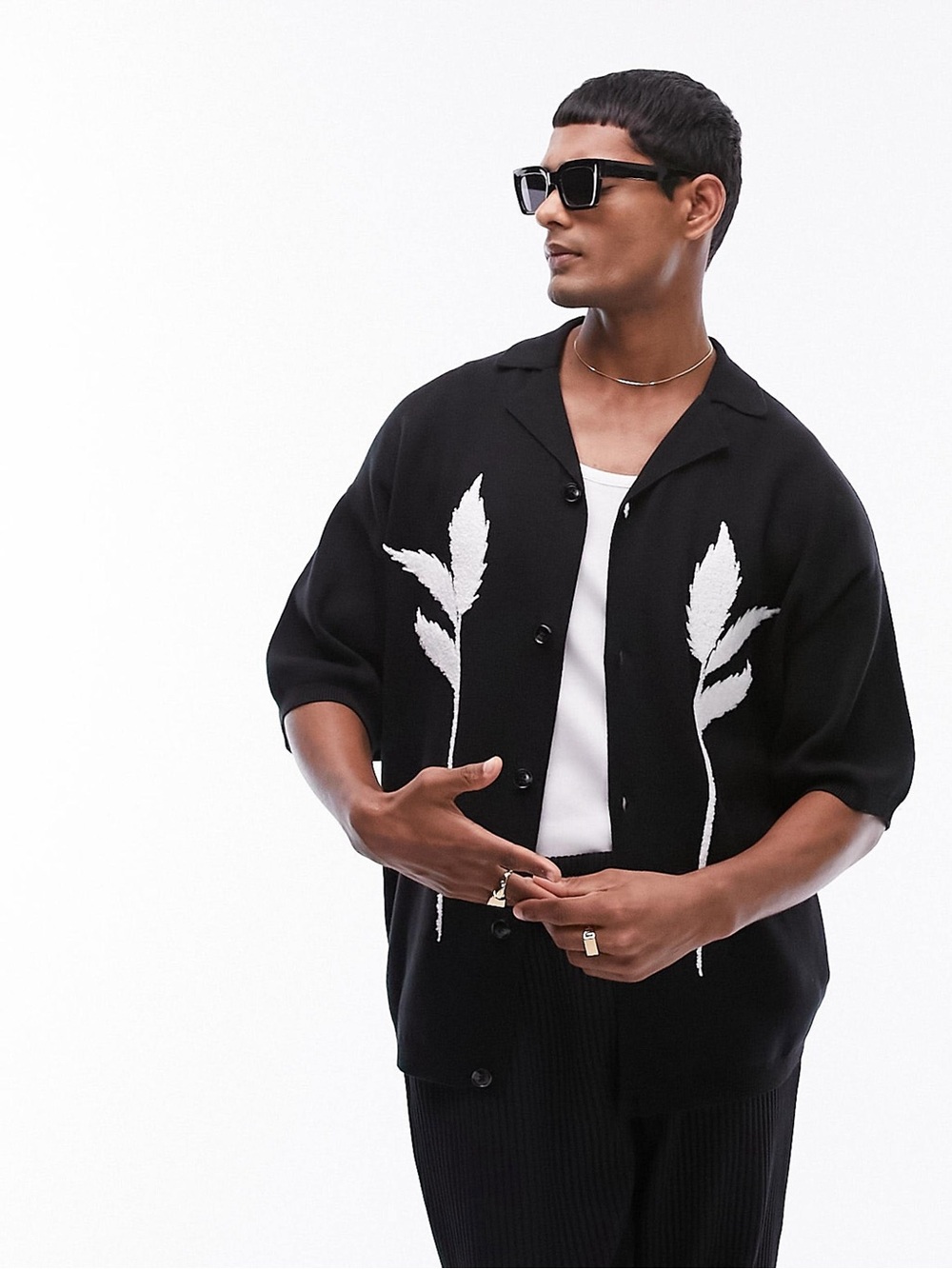 Topman Floral Embroidered Knitted Revere Shirt in Black Size: XL
